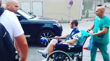 MotoGP: Rossi leaves the hospital... with a magic wand