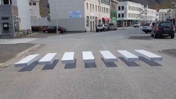 Moto - News: Strisce pedonali ad effetto ottico tridimensionale: il 3D che può salvare la vita