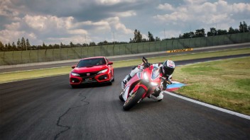 Moto - News: Honda: 25 anni di CBR1000 e Type R in... 25 scatti