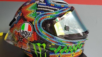 MotoGP: Messico e... Malesia: il casco di Valentino per i test