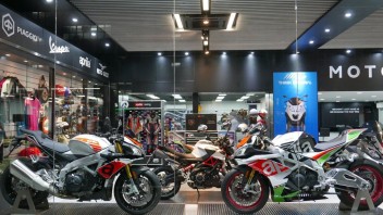 Moto - News: Piaggio: ad Hong Kong inaugurato il Motoplex numero 300