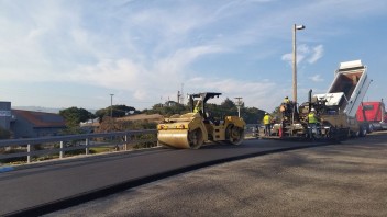 SBK: Laguna Seca: a new bridge at the starting line