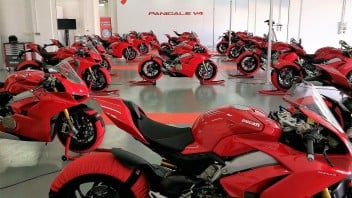 Moto - News: Debutto con il botto della Panigale V4: segnale per il futuro?