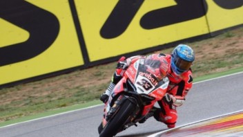 SBK: Il meteo non ferma Melandri, 1° al venerdì davanti a Rea