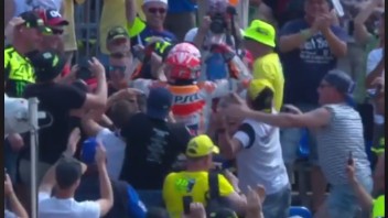 MotoGP: Marc Marquez al Sachsenring festeggia fra i tifosi di Rossi!