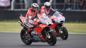 MotoGP: Lorenzo &amp; Dovi, furie rosse sull&#039;infido asfalto di Silverstone