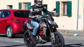 Moto - News: Ducati: ad EICMA una nuova Hypermotard
