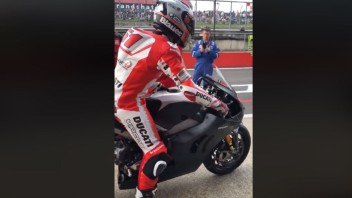 SBK: La Panigale V4R in pista a Brands Hatch