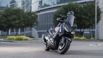 EICMA: Yamaha X-Max Iron Max: gli scooter si fanno più esclusivi