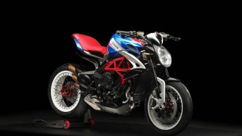 EICMA: MV Agusta Dragster 800 RR America: &quot;Tu vuò fa&#039; l&#039;americano&quot;