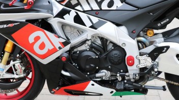 Moto - News: Aprilia RSV4: le "cure" di CNC Racing, con l'accessorio giusto