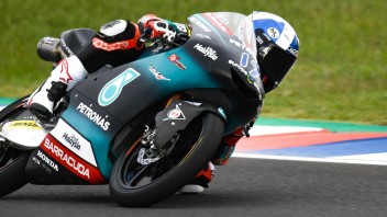 Moto3: WUP: McPhee è 1°, il poleman Masia si scontra con Garcia