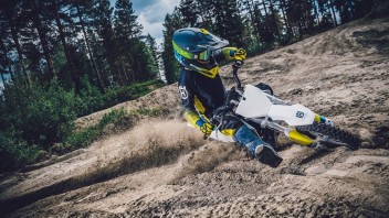 Moto - News: Arriva la prima Husqvarna elettrica: la EE 5 sfida i 50 cc a benzina