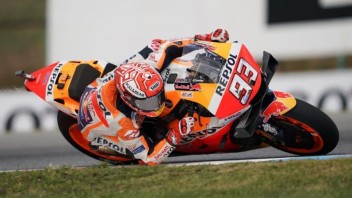 MotoGP: Marquez umilia tutti e centra la pole a Brno, 7° Rossi