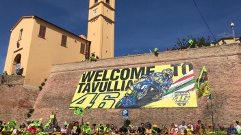 MotoGP: Tavullia già pronta per la sfilata di Rossi sulla M1