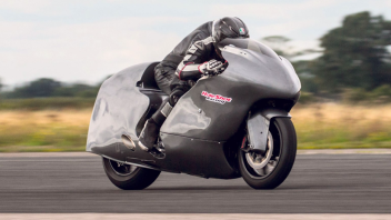 Moto - News: Guy Martin mette il turbo e vola a 436 Km/h con una Hayabusa