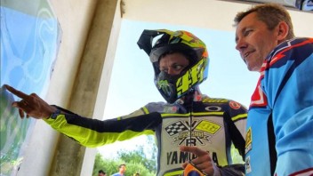 Moto - News: Marriage between Rossi and Bayliss: a collection by VR46