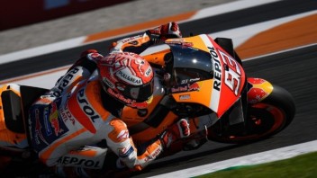 MotoGP: Marquez gioca con gli avversari e trionfa a Valencia, 8° Rossi