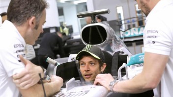 MotoGP: Rossi already on Hamilton's Mercedes: "Lewis, we'll have fun."