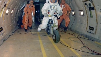 Moto - Scooter: Electric Motor Scooter studied for astronauts better mobility