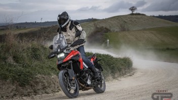 Moto - Test: Suzuki V-Strom 1050 XT 2020: salto di qualità e stile per la crossover