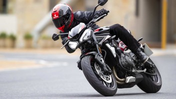 Moto - News: Triumph Street Triple R 2020: la roadster inglese si rifà il trucco