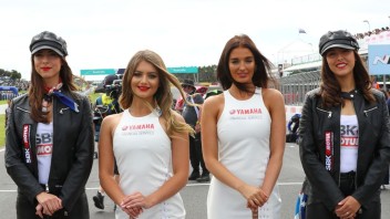 SBK: Le Umbrella Girl riscaldano Phillip Island