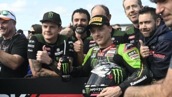 SBK: Lowes soffia la vittoria a Rea in Gara 2 a Phillip Island, 3° Redding