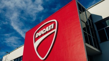 Moto - News: Ducati starts up production again despite the fact that ‘phase 2’ changes very little