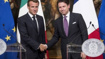 Auto - News: Francia 8 miliardi per l’auto, Italia 120 milioni per i monopattini