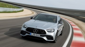 Auto - News: Mercedes AMG E63 4MATIC berlina e station wagon: 612 eleganti cavalli!