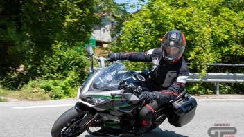 Moto - Test: Prova Kawasaki Ninja 1000SX 2020: sport touring dalla Z alla Ninja