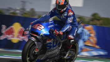 MotoGP: BREAKING NEWS: Dislocated shoulder for Rins, weekend already over
