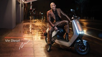 Moto - News: Vin Diesel in fuga con un "velocissimo" Yadea D5. La pubblicità green
