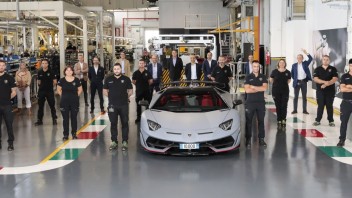 Auto - News: Lamborghini: la Aventador non teme la crisi e festeggia quota 10 mila!