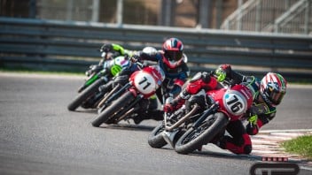 Moto - News: Doppia sfida a Magione nel Moto Guzzi Fast Endurance