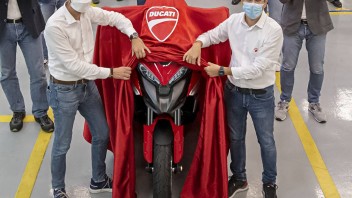 Moto - News: Ducati Multistrada V4: sale l'attesa, sarà la prima moto al mondo con radar