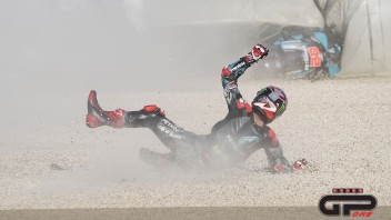 MotoGP: La caduta di Fabio Quartararo nella FP1 ad Aragon