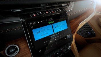 Auto - News: Jeep Grand Cherokee 2021: con il Luxury Sound di McIntosh, è tutt'altra musica