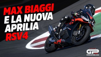 Moto - News: Max Biaggi e la nuova Aprilia RSV4: il Corsaro spreme la belva di Noale a Misano