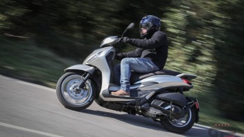 Moto - Test: Video prova nuovo Piaggio Beverly 300 e 400 HPE 2021: carisma e versatilità