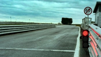 SBK: BSB: high winds, cold and rain at Snetterton keep teams and riders in the pits