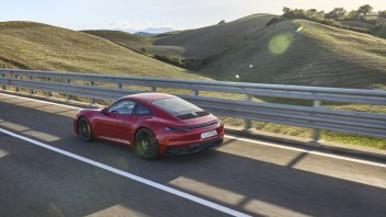 Auto - News: Porsche 911 GTS 2022: le nuove Coupé e Cabriolet di Stoccarda