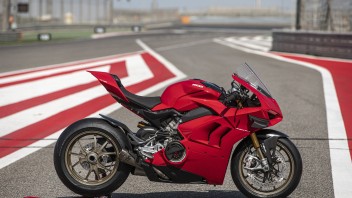 Moto - News: Ducati Panigale V4 2021: più racing con gli accessori Performance