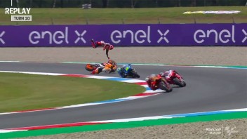 MotoGP: VIDEO - La caduta di Marquez ad Assen: high side da brividi