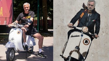 Moto - News: La dolce vita di José Mourinho, in Vespa senza casco a Trigoria