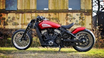 Moto - News: Indian Scout Bobber Hundred e Scout Red Wings, custom agli antipodi