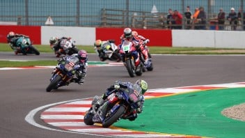 SBK: BSB: O'Halloran, Mackenzie e Bridewell festeggiano a Donington