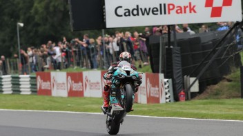 SBK: BSB Cadwell Park: no stopping Peter Hickman, who also wins Race 2