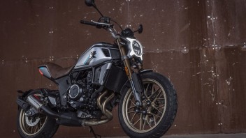 Moto - News: CFMoto 700 CL-X Heritage, la modern-classic media "anti-jap"